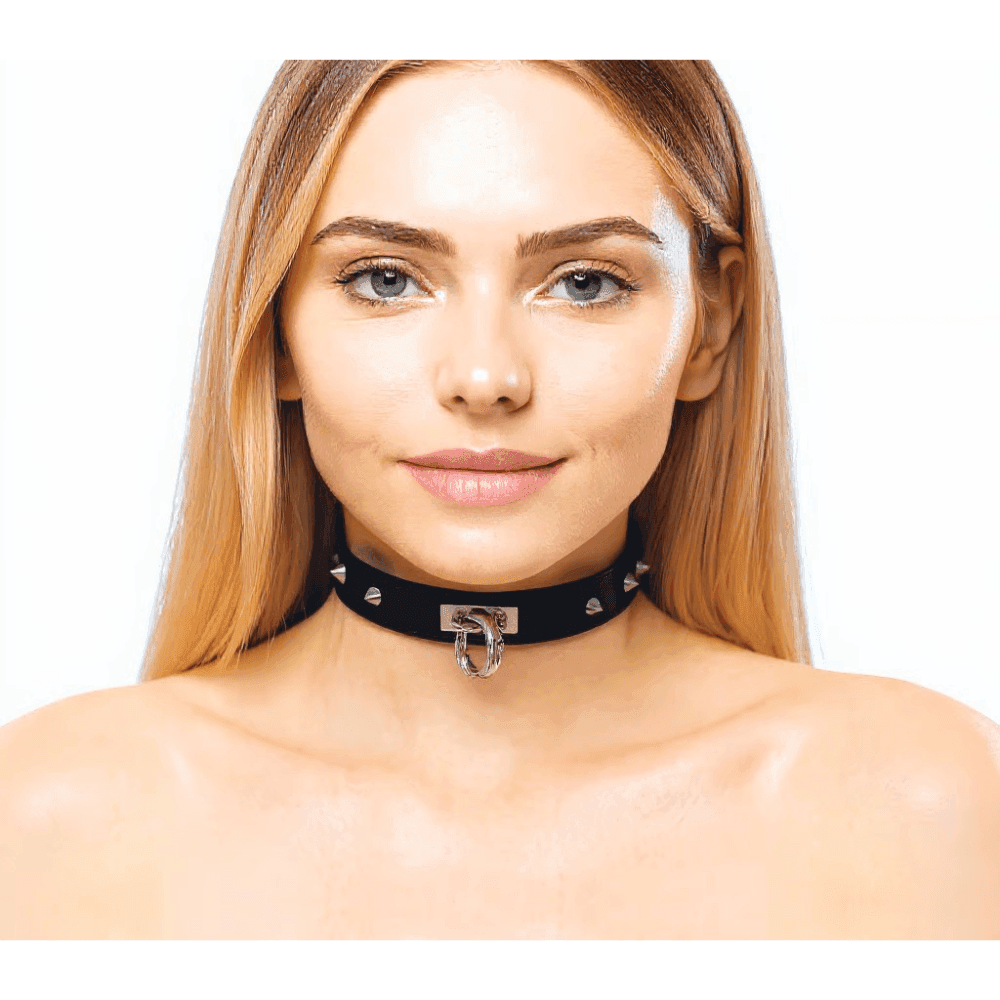 Læder Halsbånd med Nitter og Aftagelig Ring - Sexshop.dk