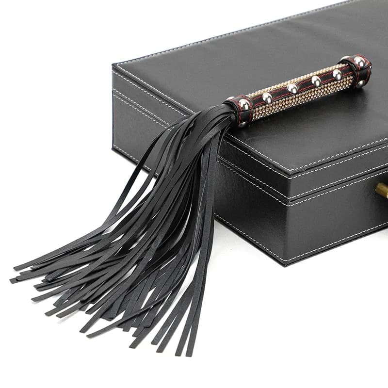 Bound Flogger med Rhinsten